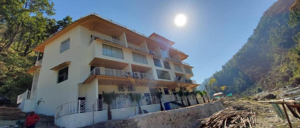 7 Hills Hotel And Resort Лансдаун Экстерьер фото